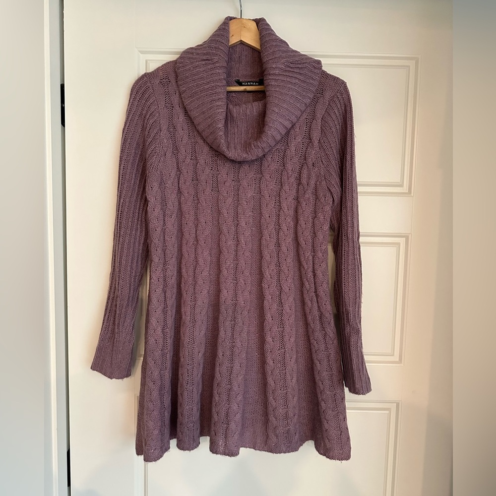 Soft and Cozy Cowl Neck Tunic Sweater! EUC!